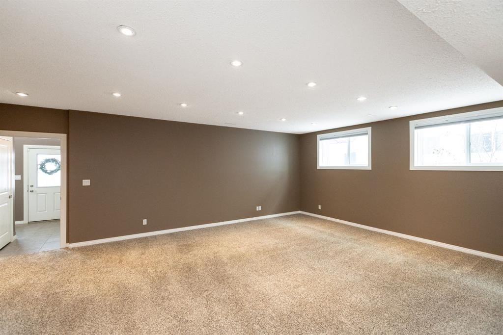 6321 58 Avenue, Innisfail, AB - Indoor Photo Showing Other Room