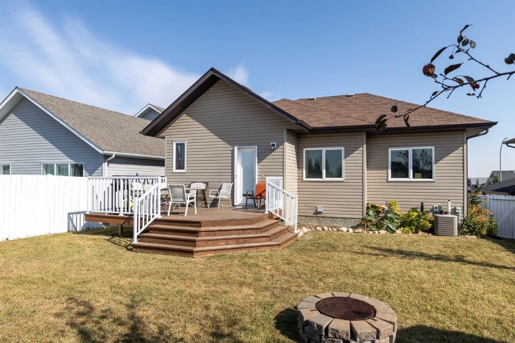 6321 58 Avenue, Innisfail, AB - Outdoor With Exterior