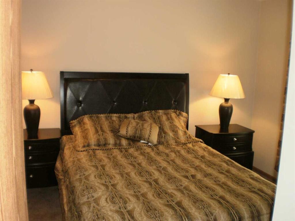 23 Cherry Lane Se, Three Hills, AB - Indoor Photo Showing Bedroom