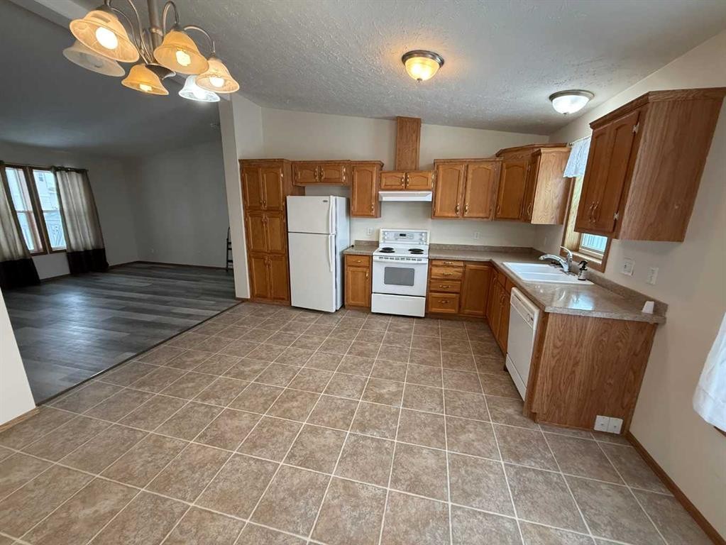 23 Cherry Lane Se, Three Hills, AB - Indoor Photo Showing Kitchen