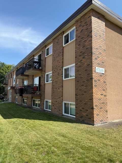 203A-4714 55 Street, Red Deer, AB - Outdoor