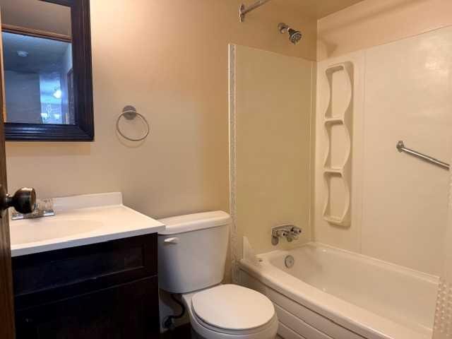 203A-4714 55 Street, Red Deer, AB - Indoor Photo Showing Bathroom