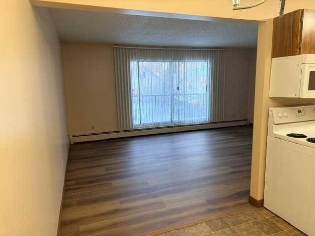 203A-4714 55 Street, Red Deer, AB - Indoor