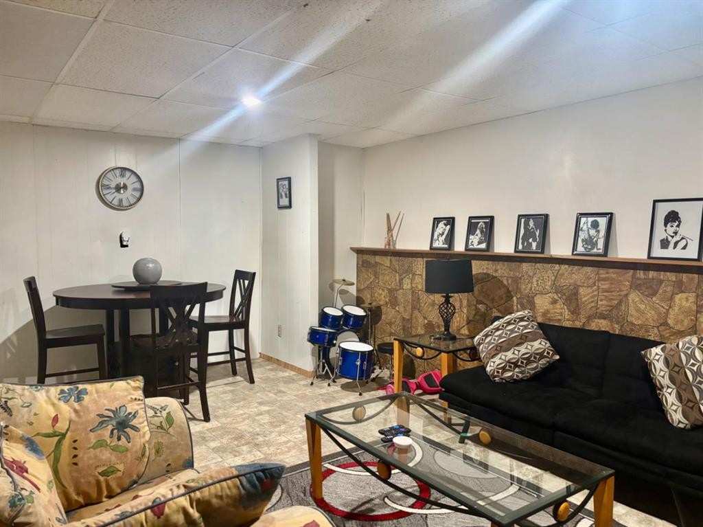 5106 54 Avenue, Camrose, AB - Indoor