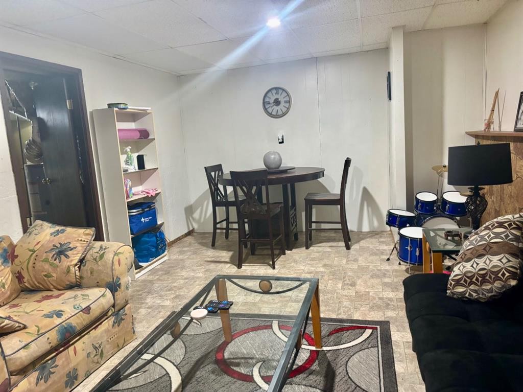 5106 54 Avenue, Camrose, AB - Indoor