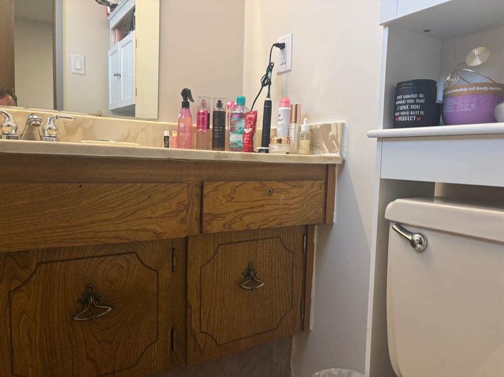 5106 54 Avenue, Camrose, AB - Indoor Photo Showing Bathroom