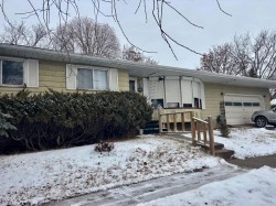 5106 54 Avenue Camrose, AB T4V 3C9