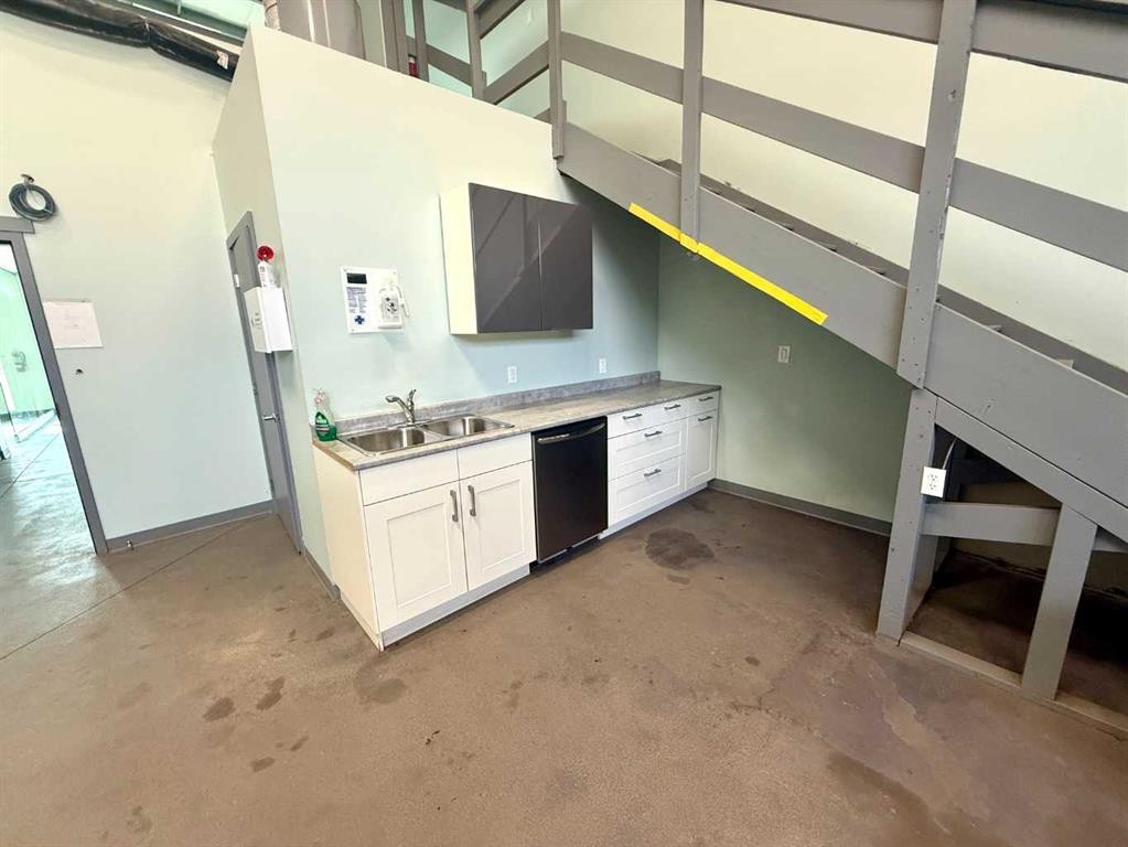 375-7700 76 Street Close, Red Deer, AB