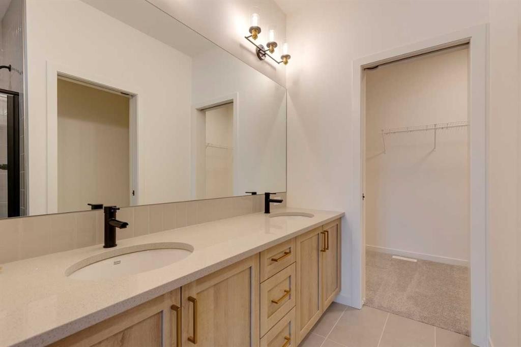 1402 Bayview Crescent Sw, Airdrie, AB - Indoor Photo Showing Bathroom