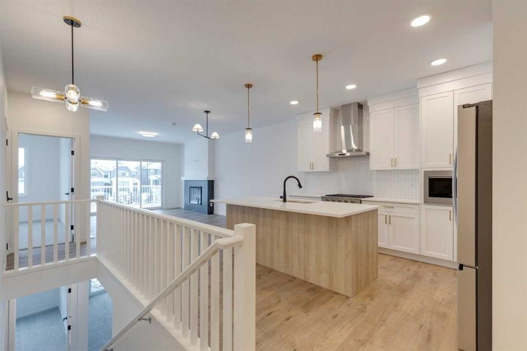 1402 Bayview Crescent Sw, Airdrie, AB - Indoor Photo Showing Kitchen With Upgraded Kitchen