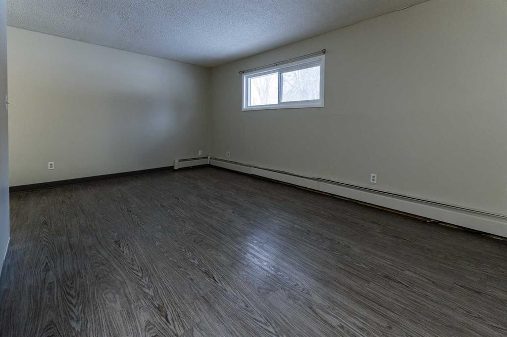 101 - 410-4721 55 Street, Red Deer, AB - Indoor Photo Showing Other Room