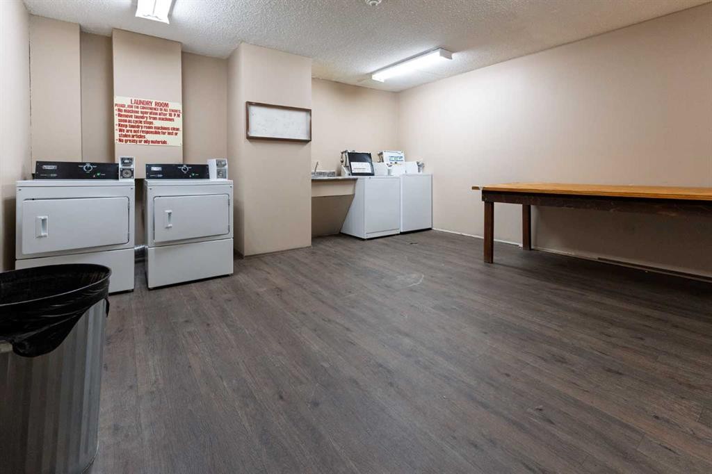 101 - 410-4721 55 Street, Red Deer, AB - Indoor Photo Showing Laundry Room