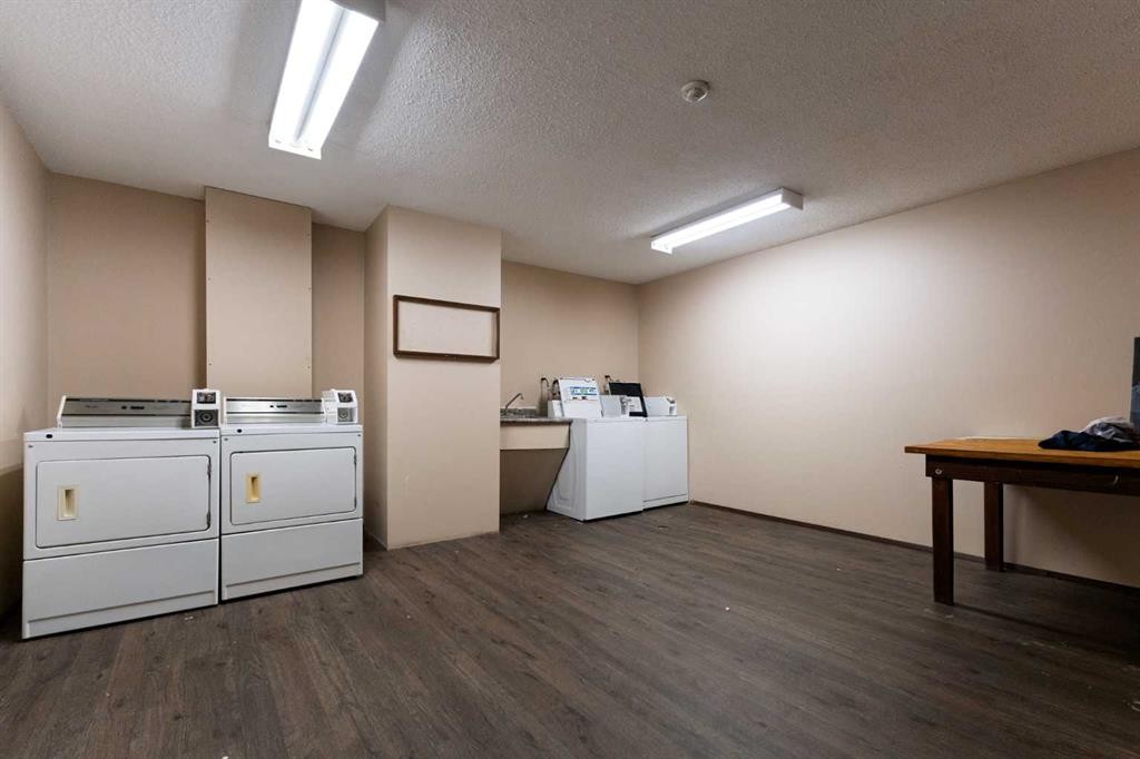 101 - 410-4721 55 Street, Red Deer, AB - Indoor Photo Showing Laundry Room