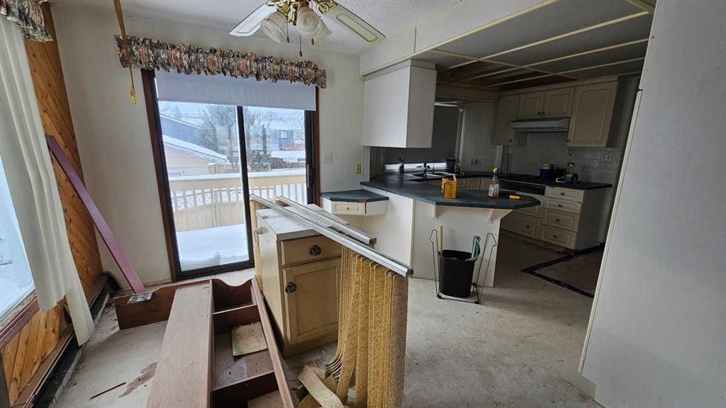 5006 Alexander Avenue, Coronation, AB - Indoor Photo Showing Kitchen