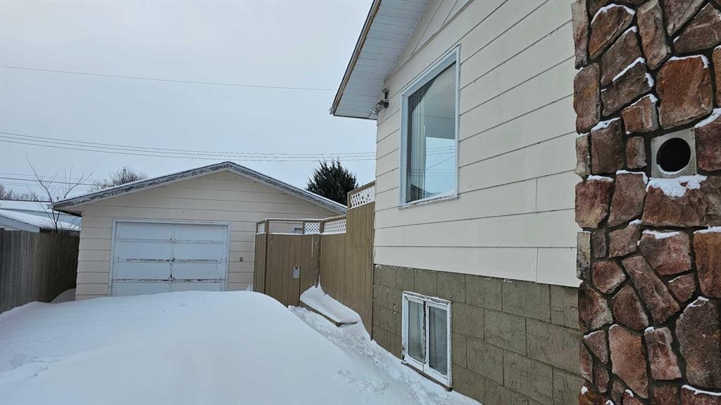 5006 Alexander Avenue, Coronation, AB - Outdoor With Exterior