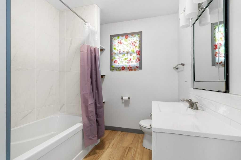 4919 50 Avenue, Morningside, AB - Indoor Photo Showing Bathroom
