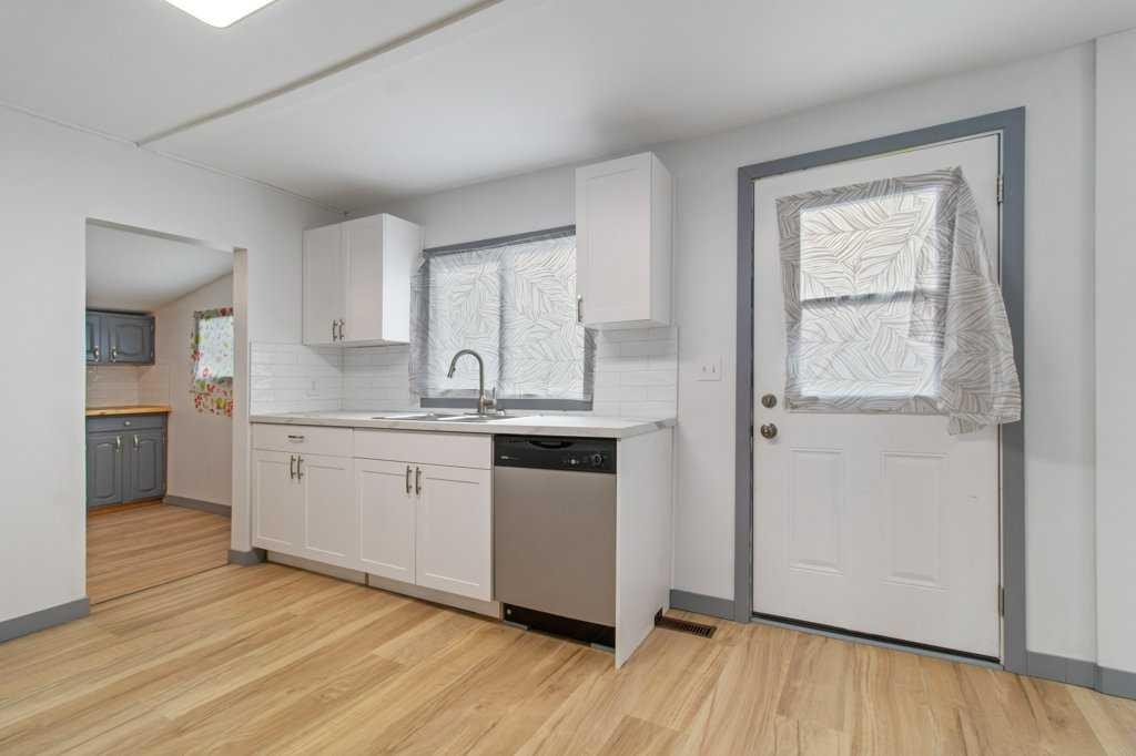 4919 50 Avenue, Morningside, AB - Indoor Photo Showing Kitchen