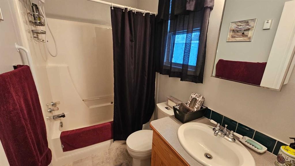 4467 Park Crescent, Coronation, AB - Indoor Photo Showing Bathroom
