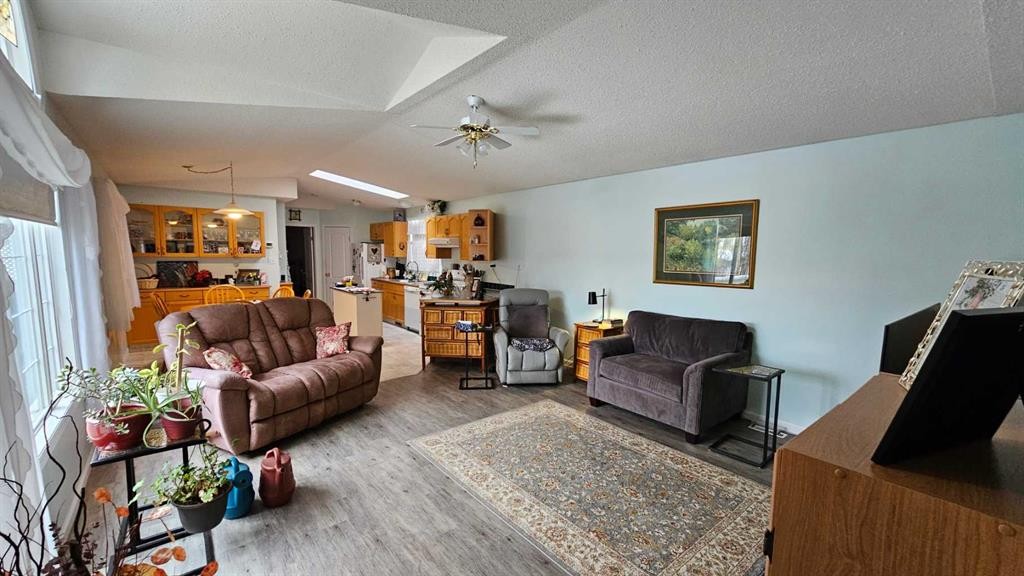 4467 Park Crescent, Coronation, AB - Indoor Photo Showing Living Room