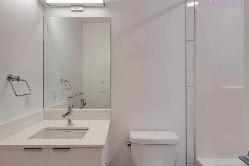 3217-8500 19 Avenue Se, Calgary, AB - Indoor Photo Showing Bathroom