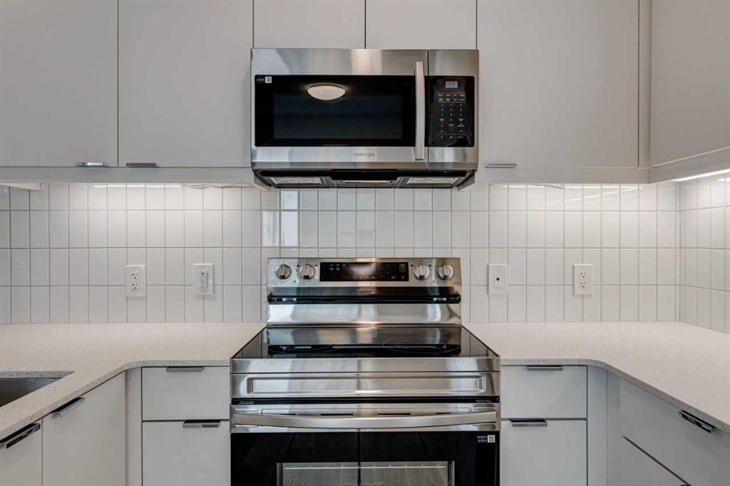 3217-8500 19 Avenue Se, Calgary, AB - Indoor Photo Showing Kitchen With Upgraded Kitchen