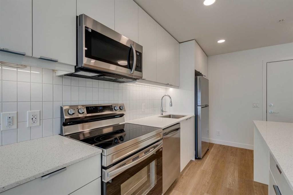 3516-8500 19 Avenue, Calgary, AB - Indoor Photo Showing Kitchen With Upgraded Kitchen