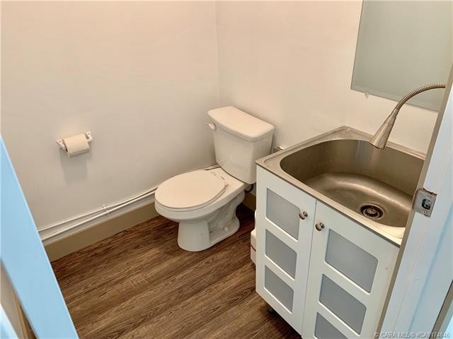 A-B-4008 Landry Avenue, Rural Red Deer County, AB