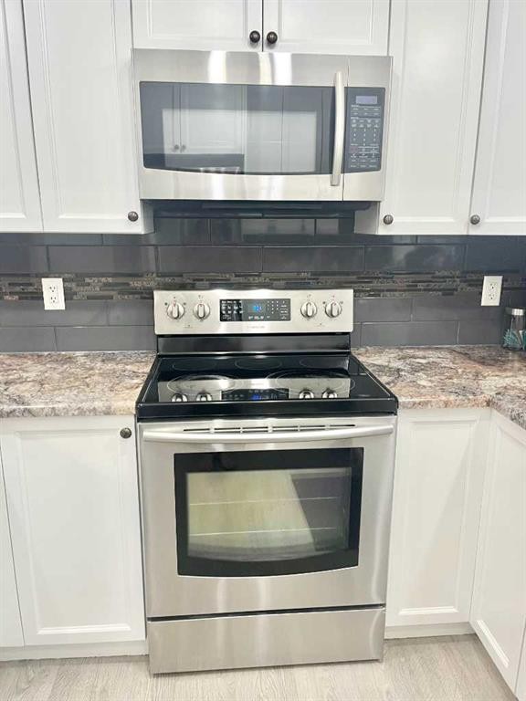 9340 211 Street Nw, Edmonton, AB - Indoor Photo Showing Kitchen With Upgraded Kitchen