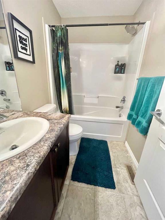 9340 211 Street Nw, Edmonton, AB - Indoor Photo Showing Bathroom