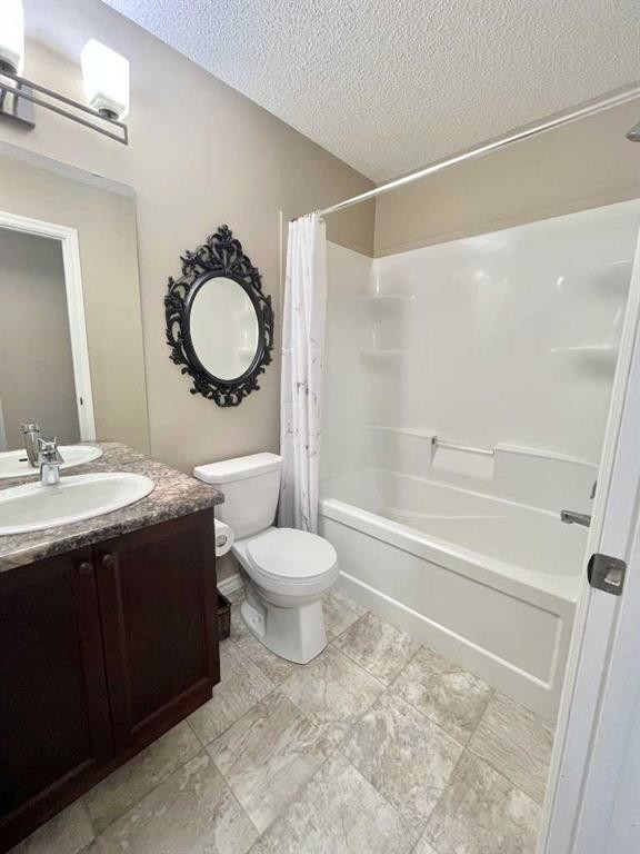 9340 211 Street Nw, Edmonton, AB - Indoor Photo Showing Bathroom