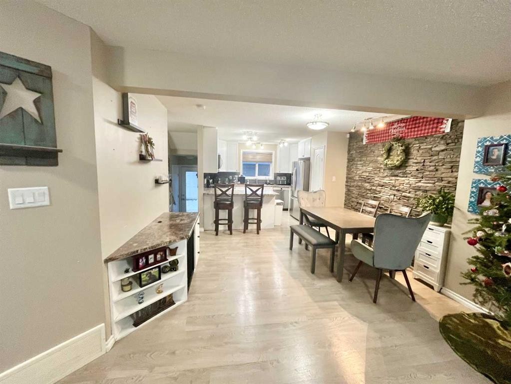 9340 211 Street Nw, Edmonton, AB - Indoor Photo Showing Dining Room