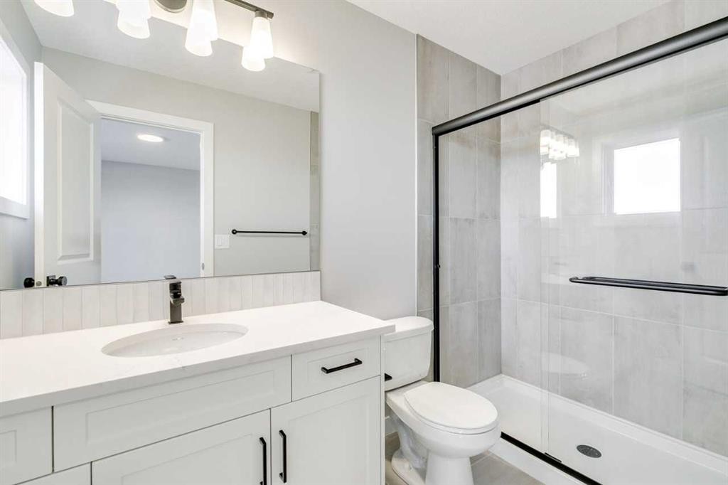 109 Silverton Glen Way Sw, Calgary, AB - Indoor Photo Showing Bathroom
