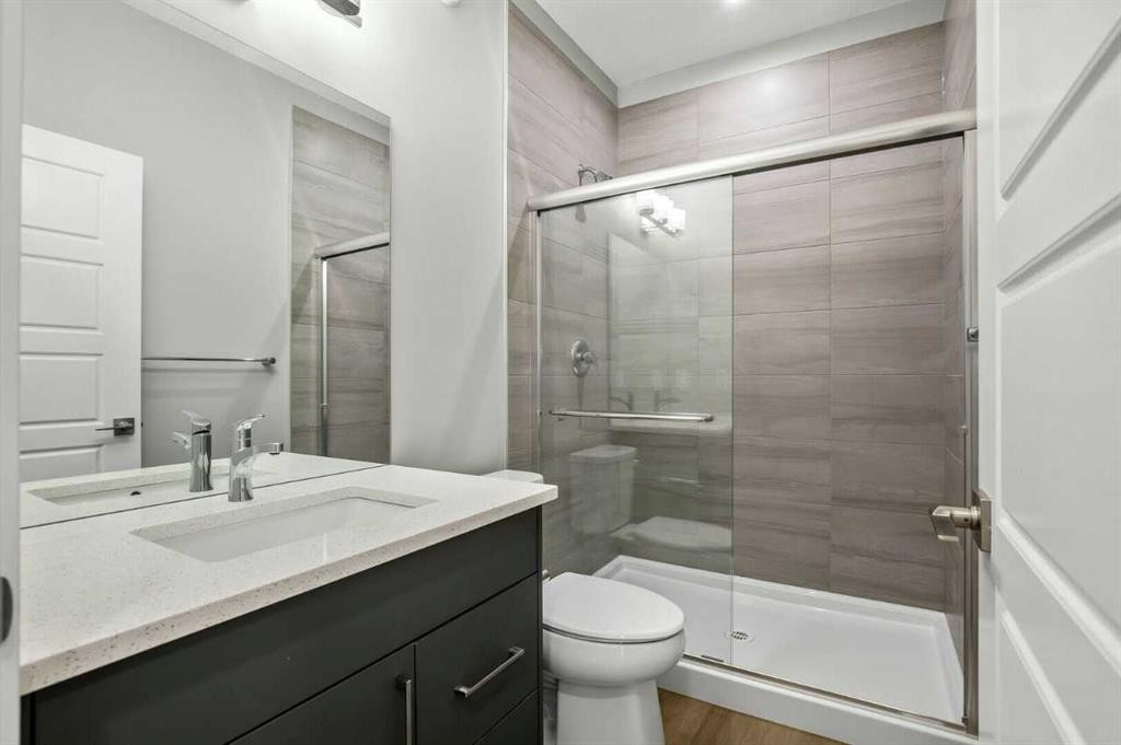 11 Heritage Link, Cochrane, AB - Indoor Photo Showing Bathroom