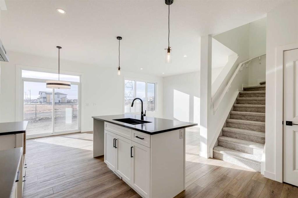 307 Dawson Dock Way, Chestermere, AB - Indoor Photo Showing Kitchen
