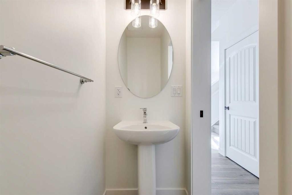 307 Dawson Dock Way, Chestermere, AB - Indoor Photo Showing Bathroom