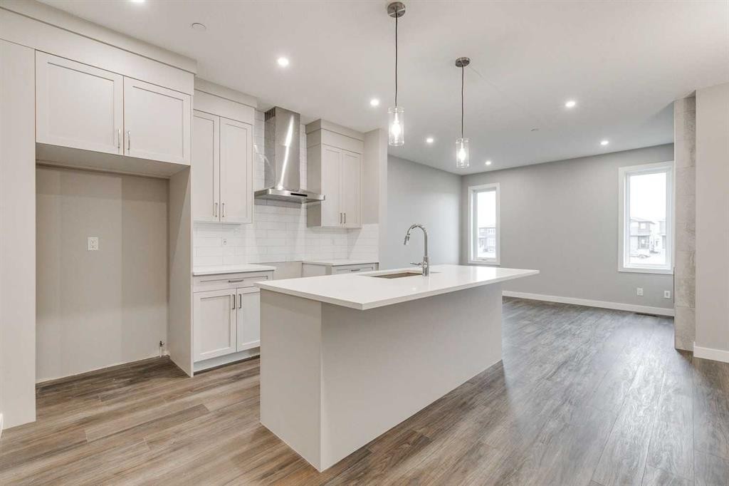 483 Hotchkiss Manor Se, Calgary, AB - Indoor Photo Showing Kitchen With Upgraded Kitchen