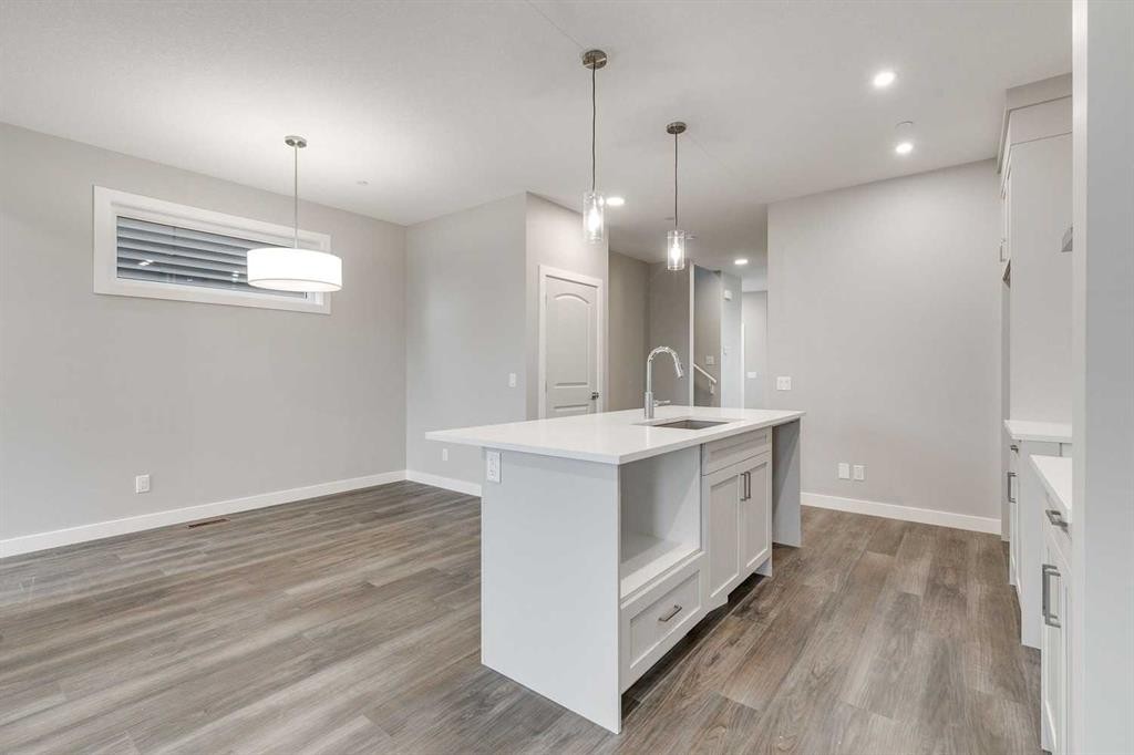 483 Hotchkiss Manor Se, Calgary, AB - Indoor Photo Showing Kitchen