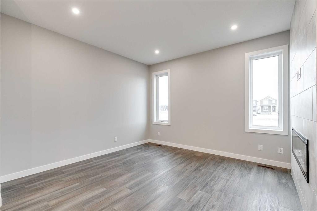 483 Hotchkiss Manor Se, Calgary, AB - Indoor Photo Showing Other Room