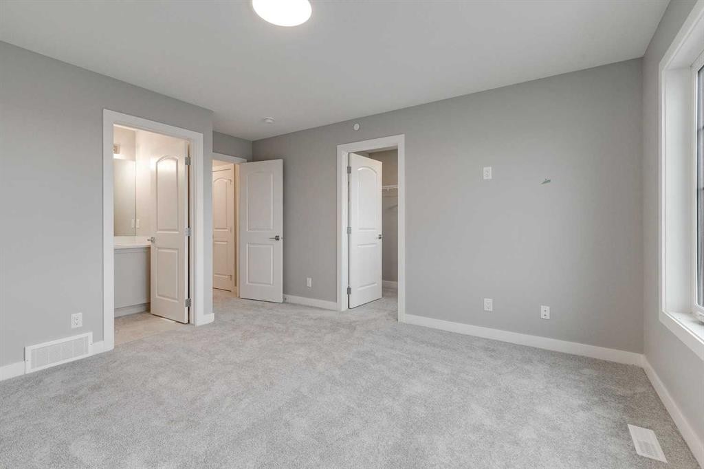 483 Hotchkiss Manor Se, Calgary, AB - Indoor Photo Showing Other Room
