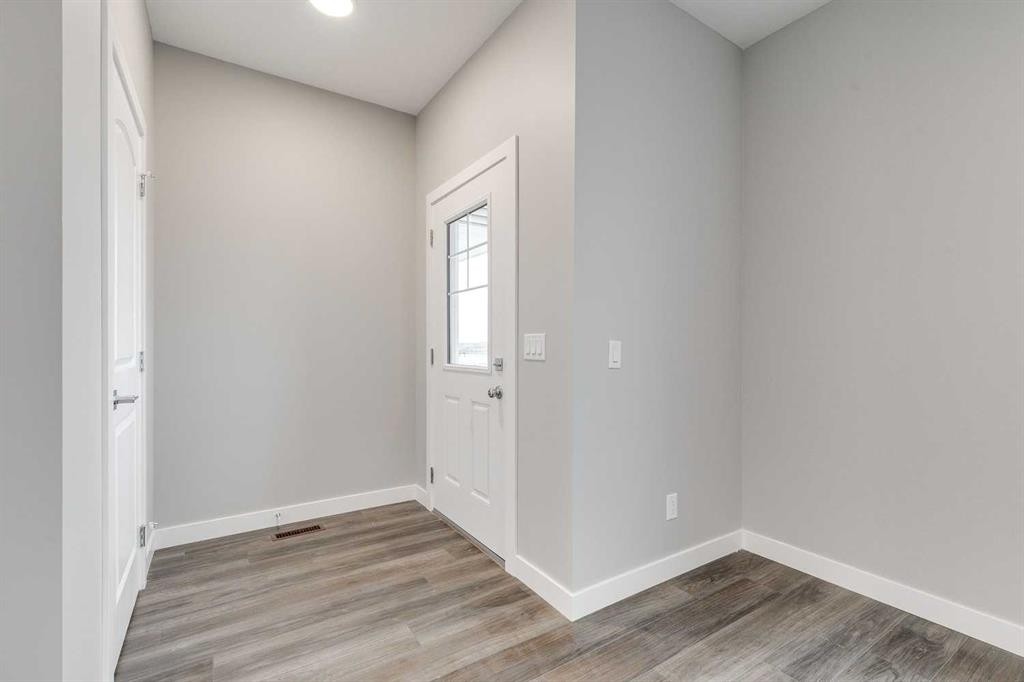 483 Hotchkiss Manor Se, Calgary, AB - Indoor Photo Showing Other Room