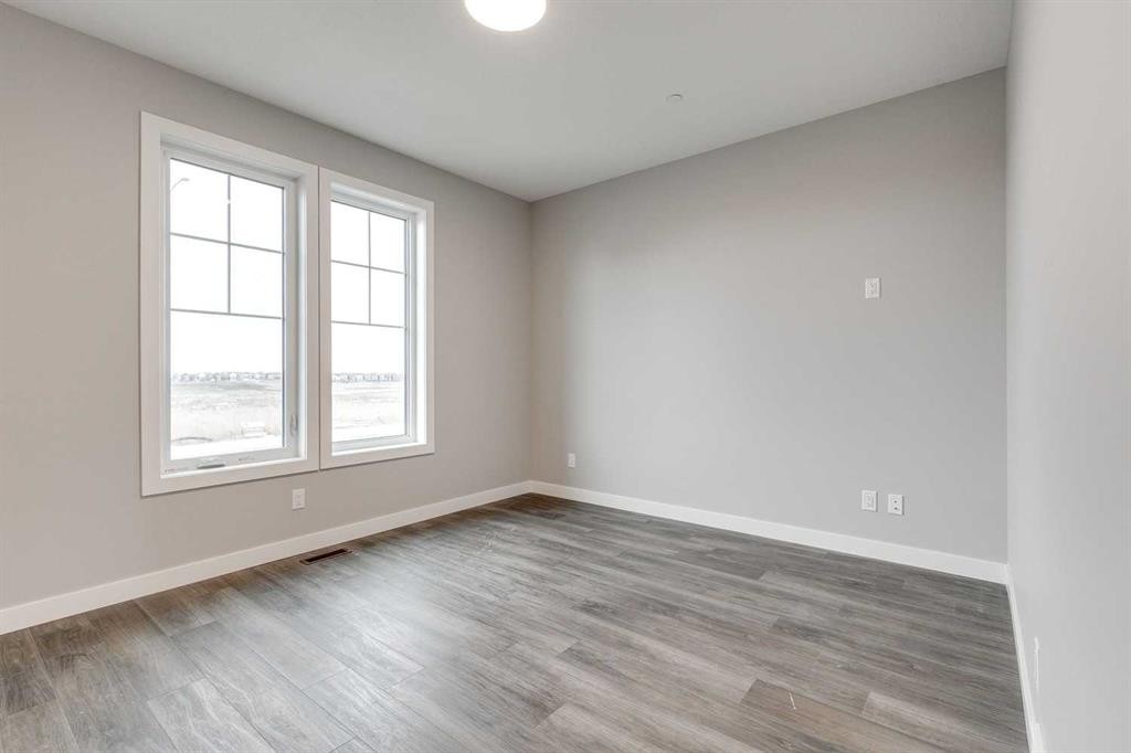 483 Hotchkiss Manor Se, Calgary, AB - Indoor Photo Showing Other Room
