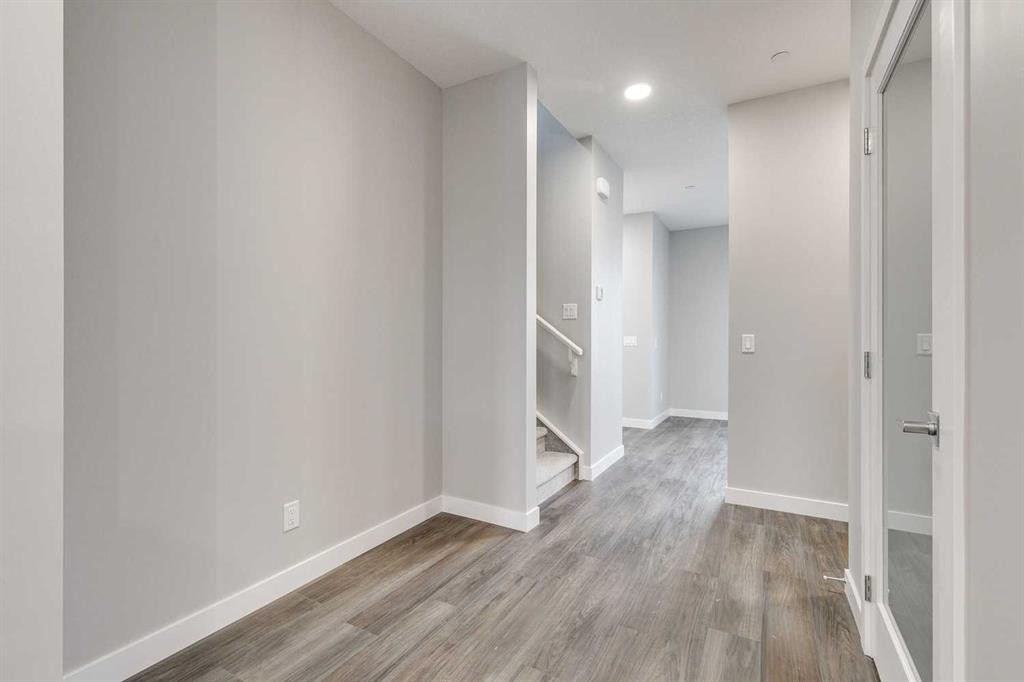 483 Hotchkiss Manor Se, Calgary, AB - Indoor Photo Showing Other Room