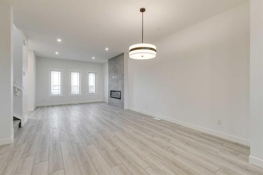 479 Hotchkiss Manor Se, Calgary, AB - Indoor Photo Showing Other Room