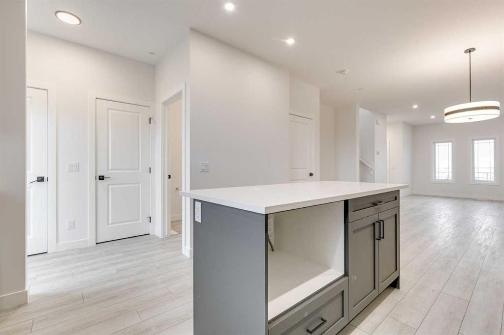 479 Hotchkiss Manor Se, Calgary, AB - Indoor