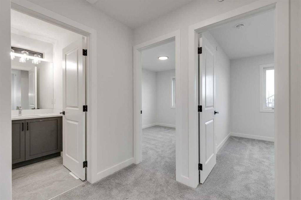 479 Hotchkiss Manor Se, Calgary, AB - Indoor Photo Showing Other Room