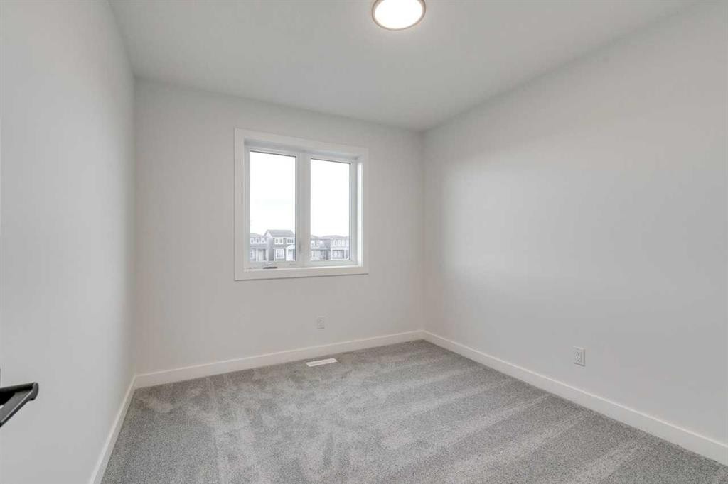 479 Hotchkiss Manor Se, Calgary, AB - Indoor Photo Showing Other Room