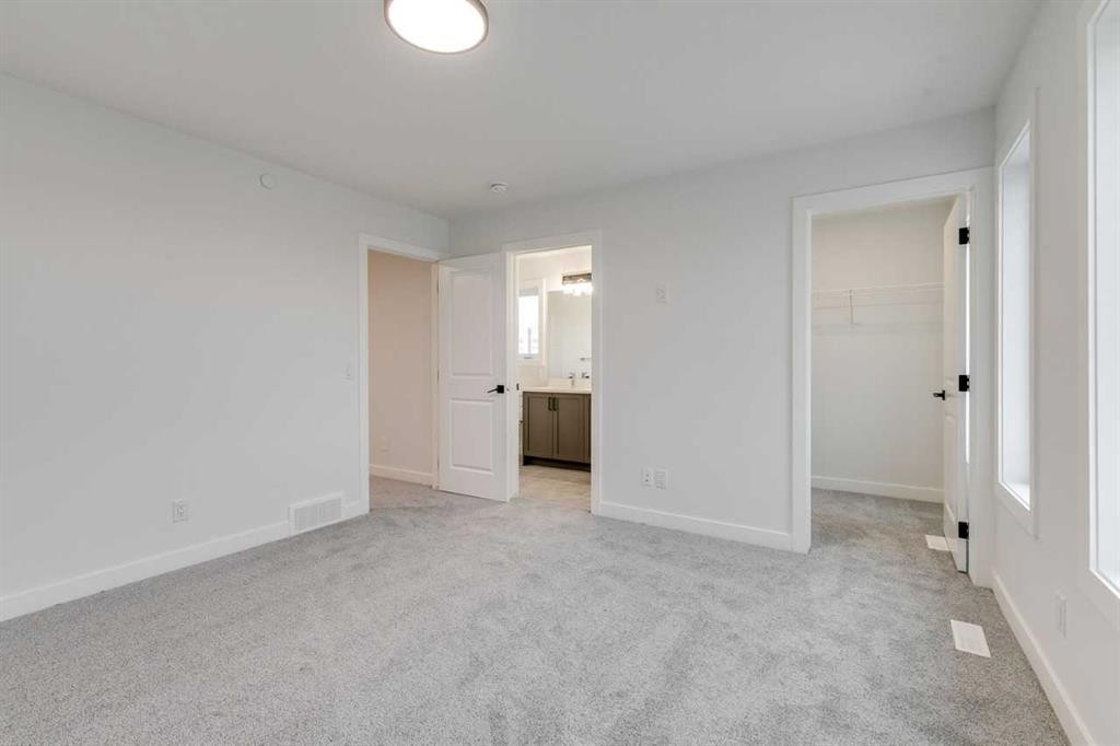 479 Hotchkiss Manor Se, Calgary, AB - Indoor Photo Showing Other Room