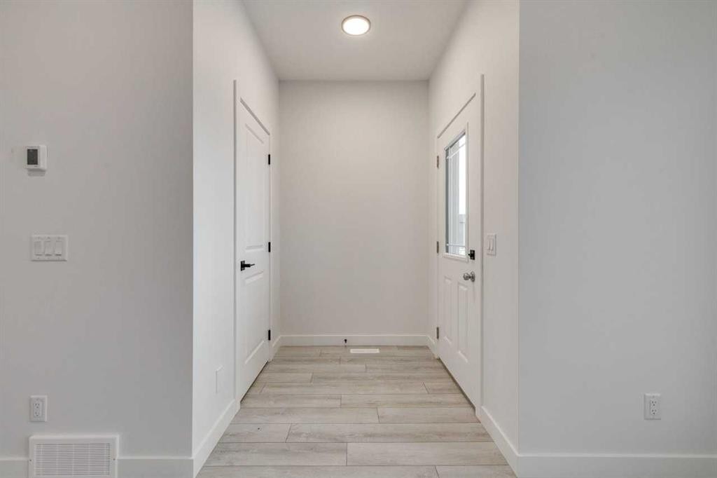 479 Hotchkiss Manor Se, Calgary, AB - Indoor Photo Showing Other Room
