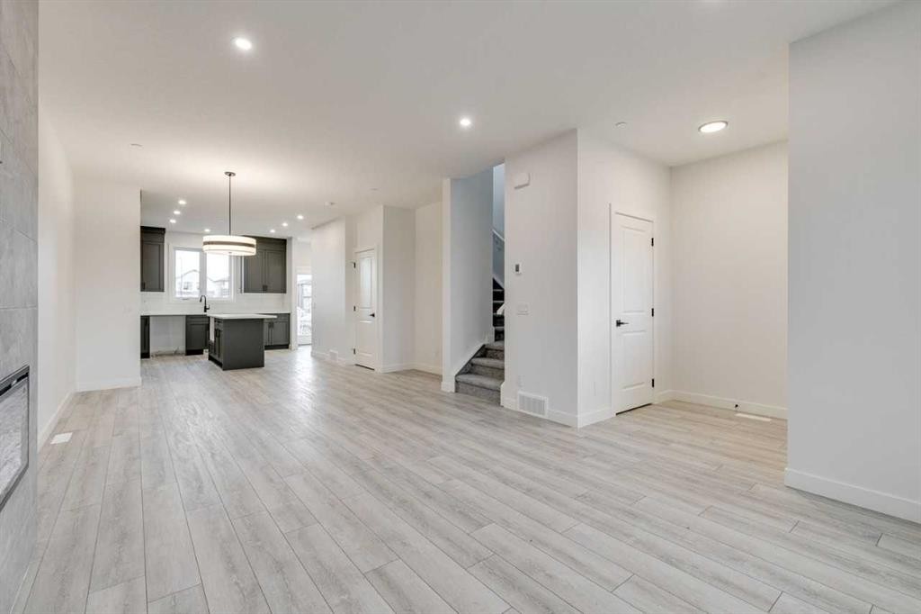 479 Hotchkiss Manor Se, Calgary, AB - Indoor