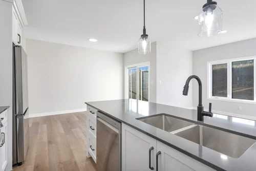 46 Concord Rise, Sylvan Lake, AB - Indoor Photo Showing Kitchen